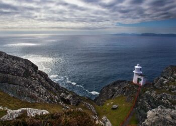 Sheep's Head Lighthouse came into operation in 1968, built to accommodate the nearby development of Whiddy Island Oil Terminal. 
The lighthouse marks the southern tip of Bantry Bay, and a 2km trail walk leads to the lighthouse with beautiful views of the peninsula. Because of its distance from the road, much of the equipment and materials used in the construction of the lighthouse were airlifted by helicopter. The lighthouse comprises a 7 metre high round tower on a square building. The Lantern is 83 meters above sea level. The lighthouse is maned by a part time attendant, who carries out essential maintenance.Photo:Valerie O'Sullivan
