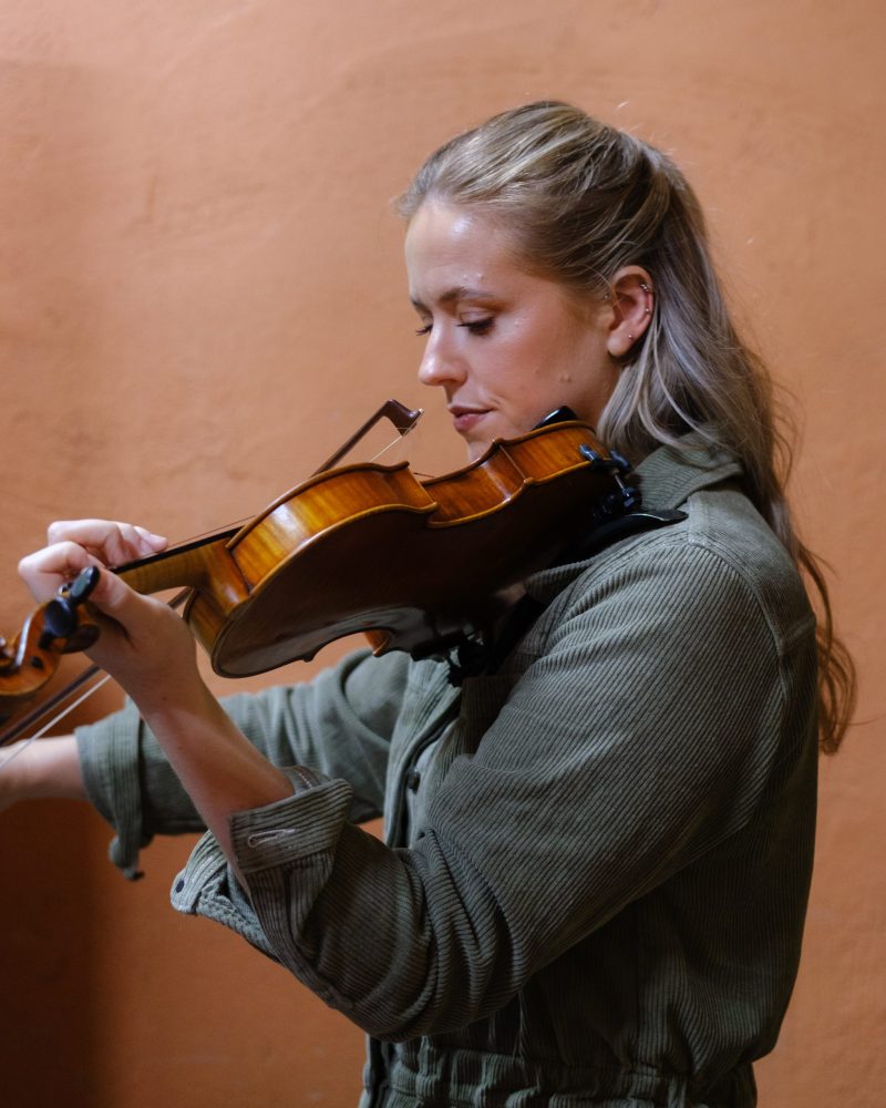 A woman playing the fiddle