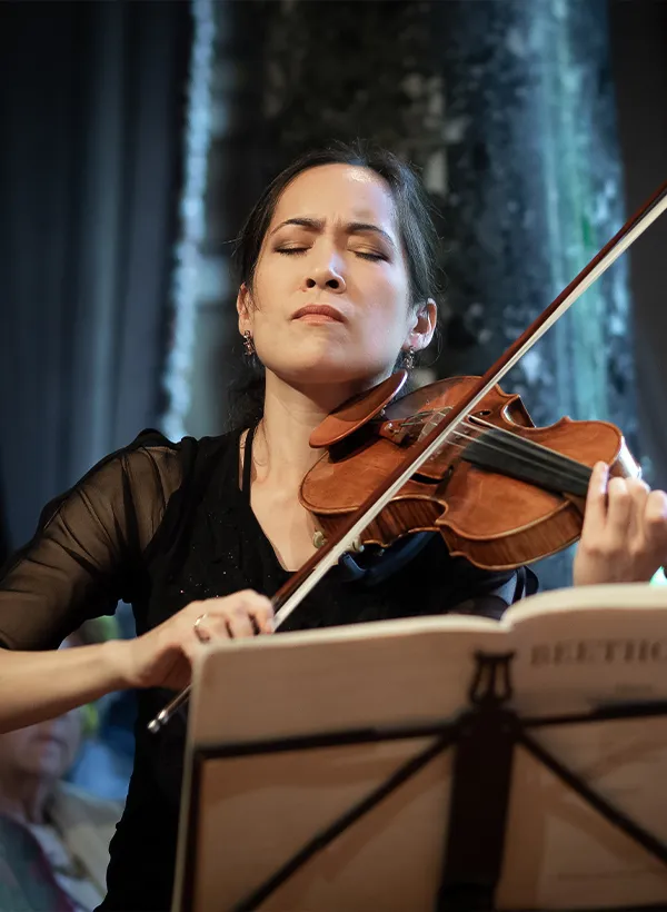 Viviane Hagner passionate violin playing